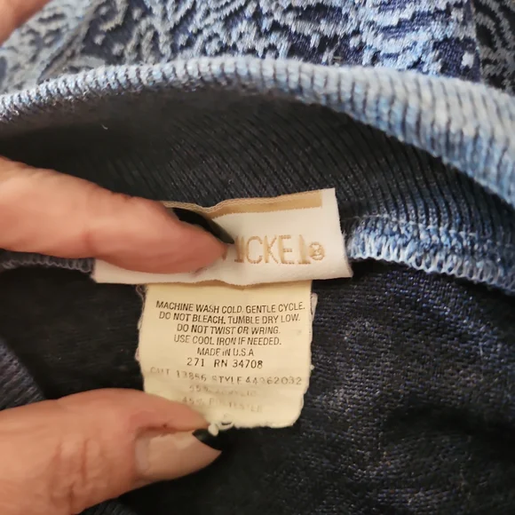 Cute blue sweater size small - Picture 4 of 4